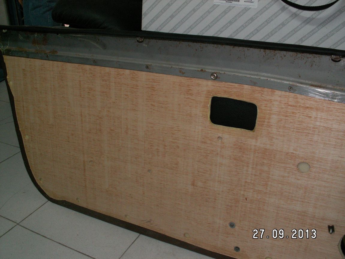 side panel (rear view - he replaced old cardboard by plywood)