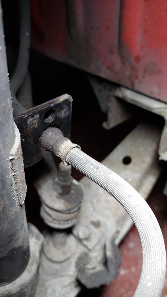 Front brake hose centre fixing 1.jpg