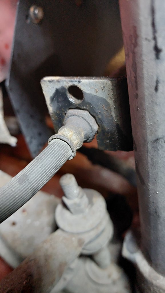 Front brake hose centre fixing 2.jpg