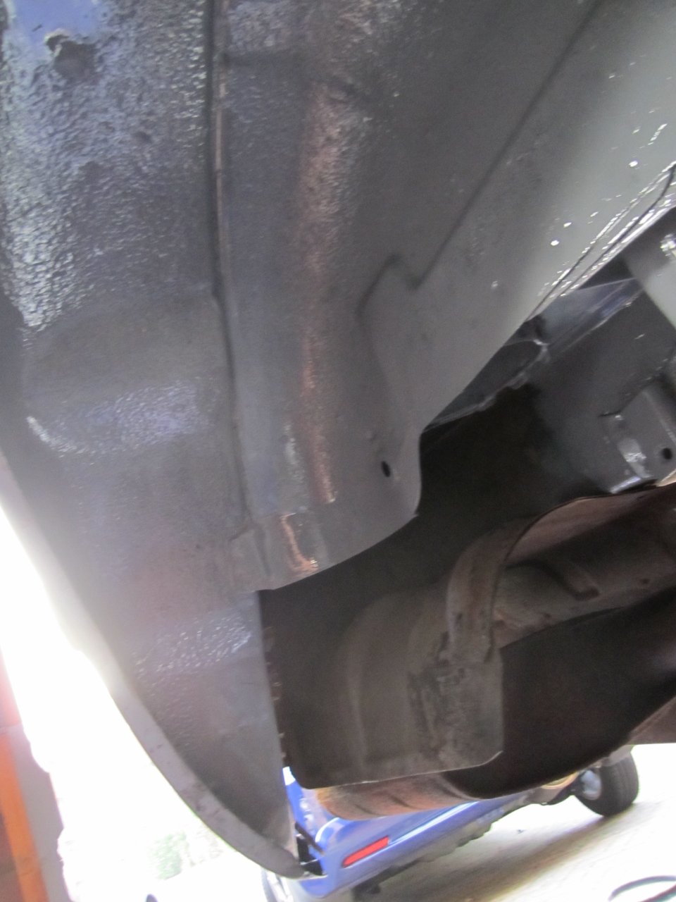 Offside wheel arch 024.JPG